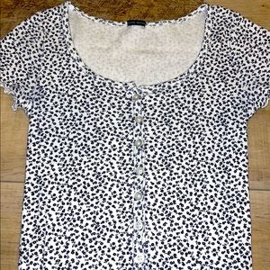 brandy melville zelle top. stretchy and in good condition.